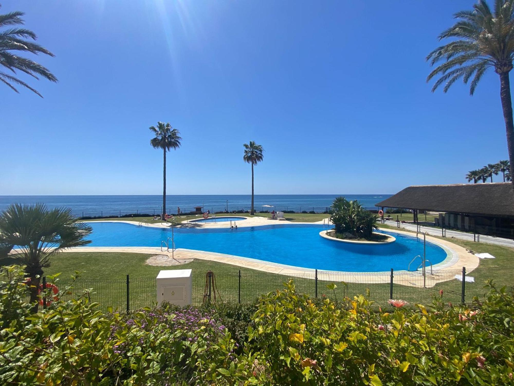 Frontline Beach Ground Floor With Privet Garden, Mi Capricho 16 Apartment Mijas Exterior photo